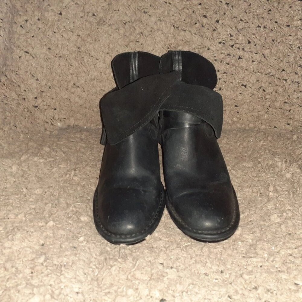UGG-Elysian 1095792-Black Leather Ankle Boots-Side Zip-SZ 6.5-Excellent - Picture 3 of 7